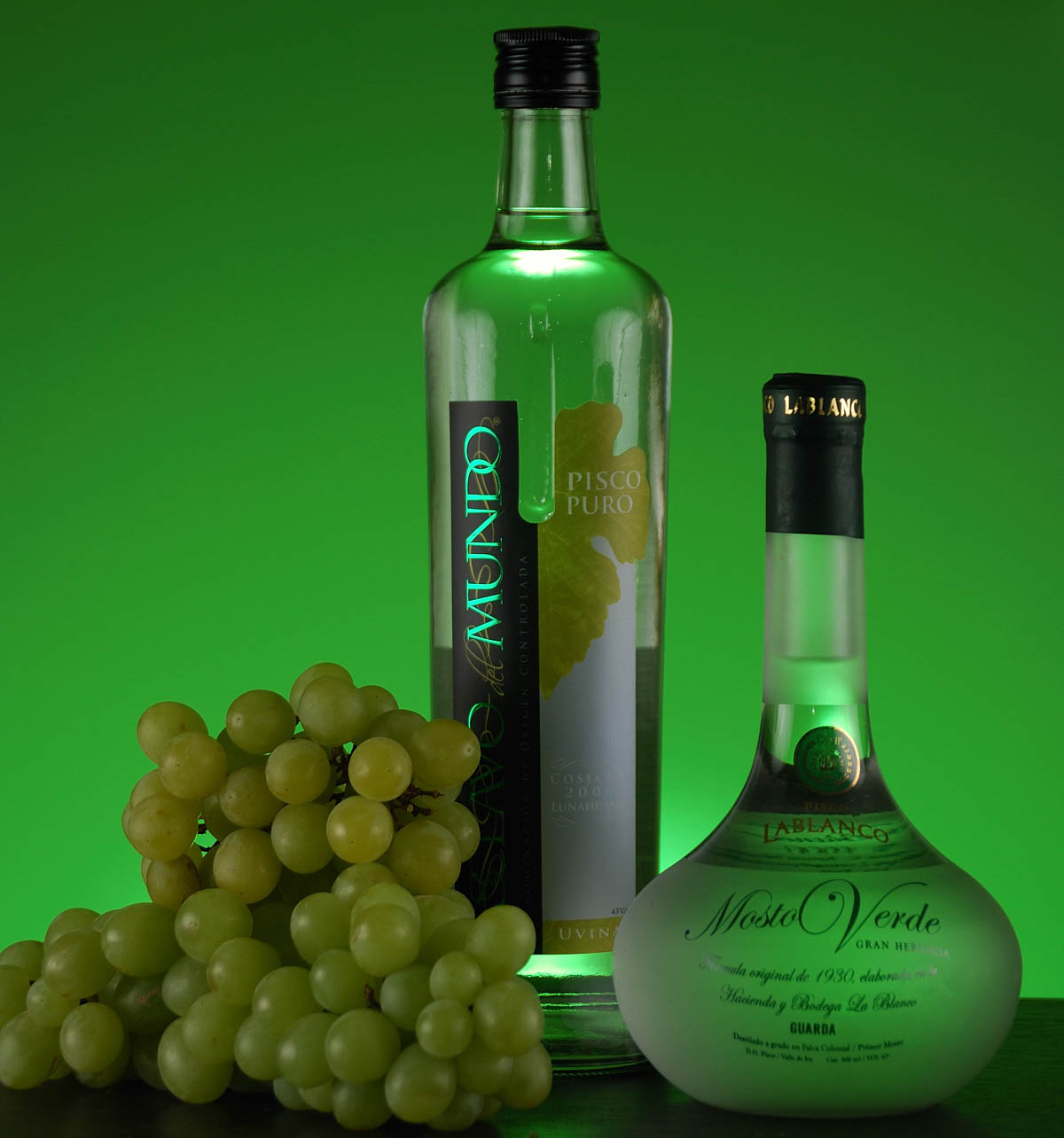 2 bottles of pisco and a bunch of green grapes